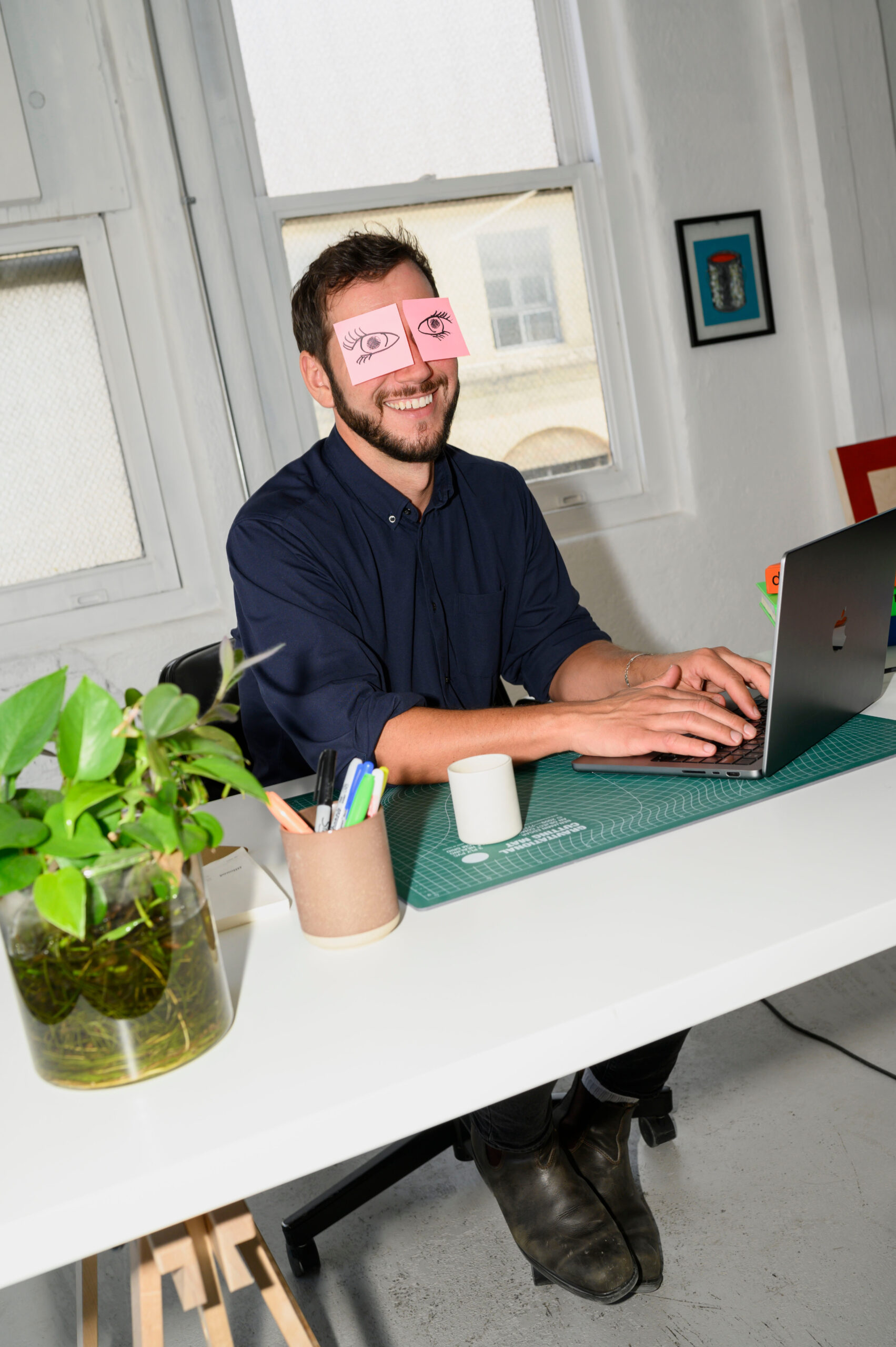 alex-in-office